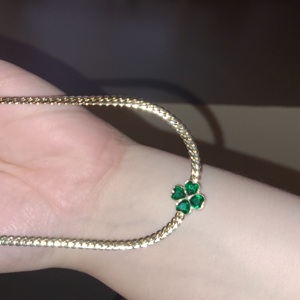 Gold toned clover necklace